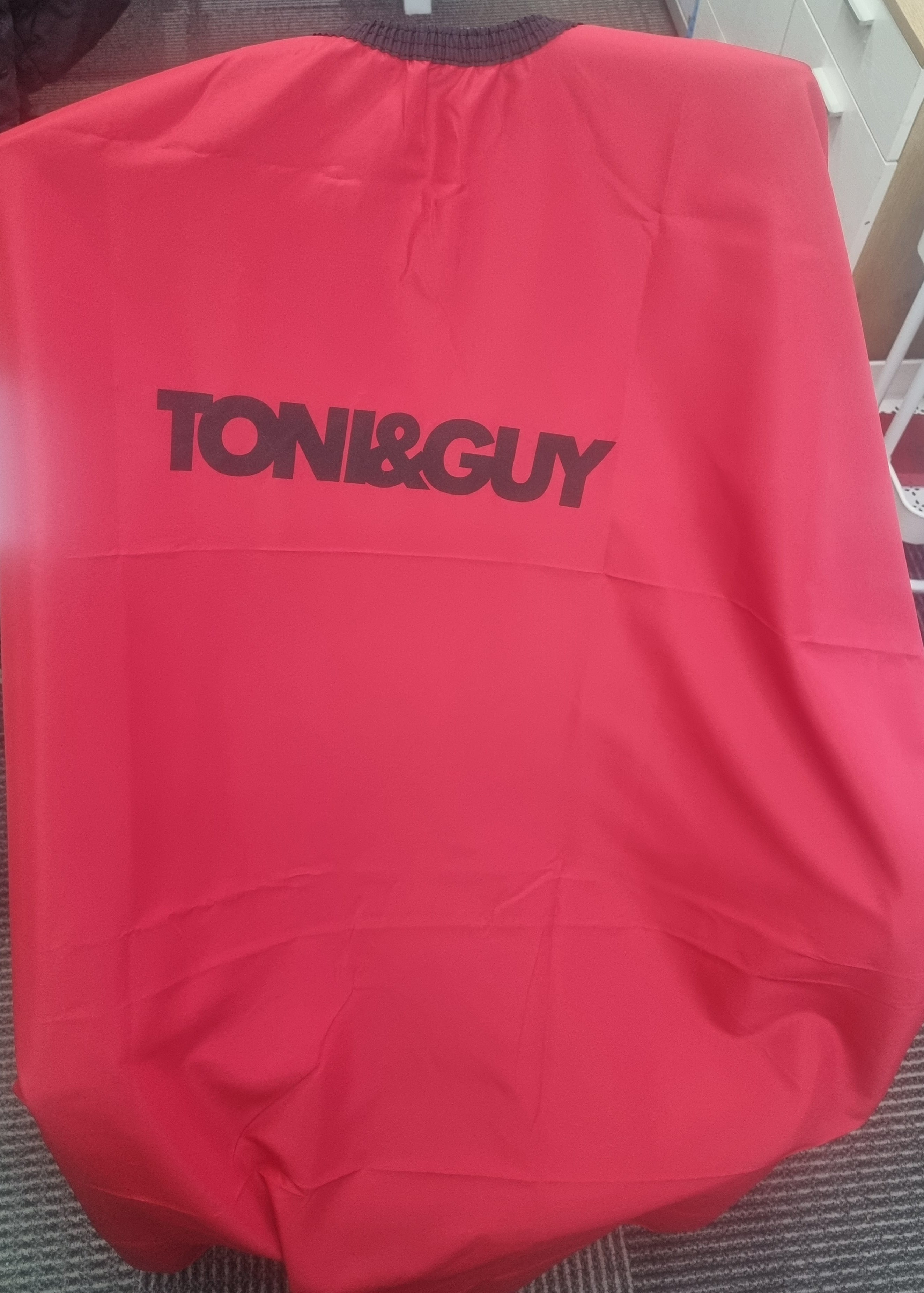 Toni & Guy Cape RED